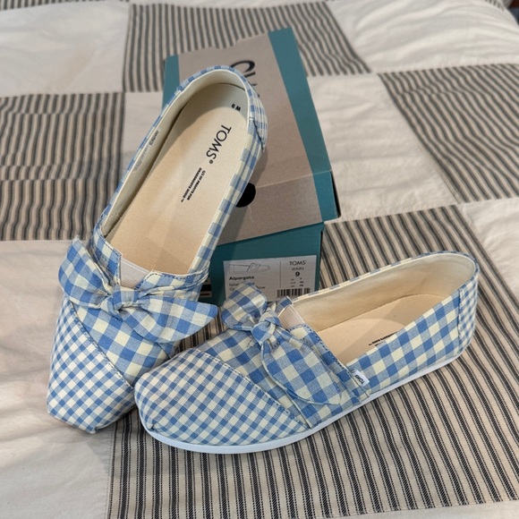 TOMS Light Blue Gingham Flats - Picture 1 of 4